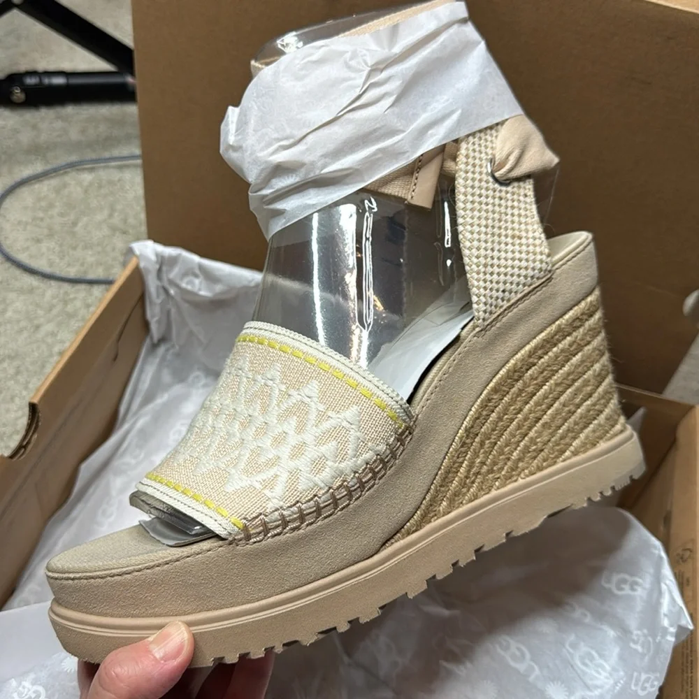 UGG®
Women's Abbot Ankle Tie Platform Wedge Espadrille Sandals - Picture 3 of 6